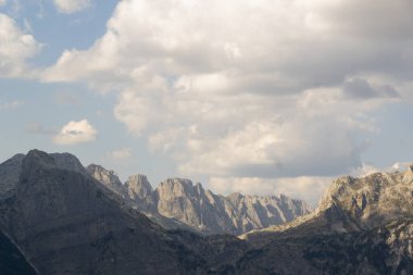 Arnavut dağ Alpleri. Dağ manzarası, yazın manzaralı dağ manzarası. Arnavut Doğa Panoraması