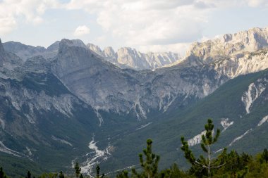 Arnavut dağ Alpleri. Dağ manzarası, yazın manzaralı dağ manzarası. Arnavut Doğa Panoraması