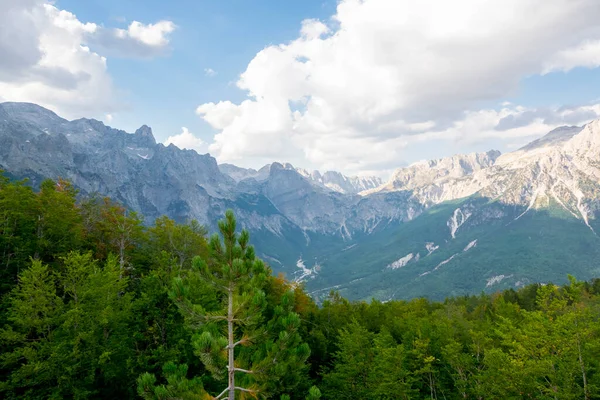 Albanian Vuori Alpeilla Vuoristomaisema Viehättävä Vuoristomaisema Kesällä Albanian Luonto Panoraama — kuvapankkivalokuva