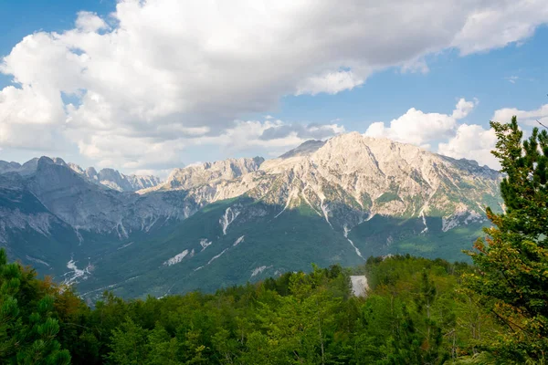 阿尔巴尼亚高山阿尔卑斯山 山水秀丽 山景秀丽 夏季尽收眼底 阿尔巴尼亚自然全景 — 图库照片