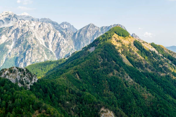 阿尔巴尼亚高山阿尔卑斯山 山水秀丽 山景秀丽 夏季尽收眼底 阿尔巴尼亚自然全景 — 图库照片