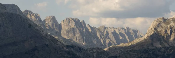 阿尔巴尼亚高山阿尔卑斯山 山水秀丽 山景秀丽 夏季尽收眼底 阿尔巴尼亚自然全景 — 图库照片