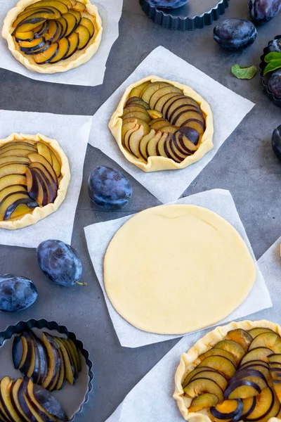 Preparazione Crosta Prugne Fatta Casa Dessert Biologico Sano — Foto Stock