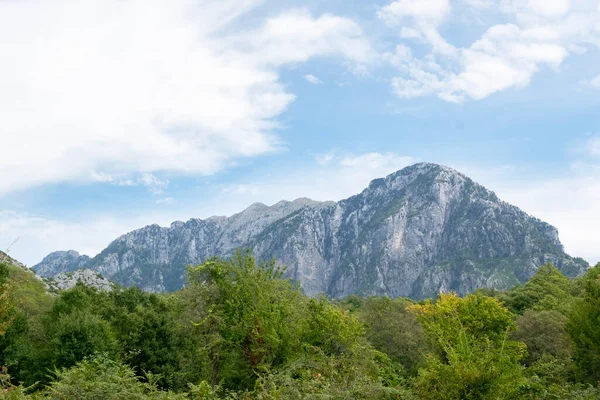 平静的山区风景 阿尔巴尼亚性质 — 图库照片