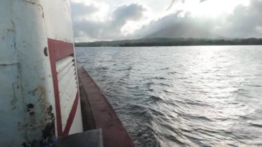 Nikaragua Gölü 'nden Ometepe Adası' ndan San Jorge 'ye seyahat ederken nefes kesici manzaranın ve sakin atmosferin tadını çıkarın..