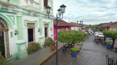 Koloni Granada 'sının renkli sokaklarında ayak sesleri duyuluyor, Nikaragua' da günlük faaliyetler ve yerel kültürler sergileniyor..