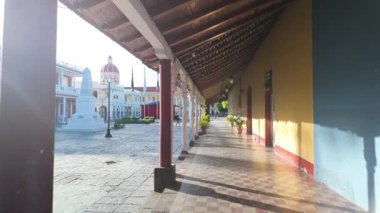 Granada Nikaragua 'nın tarihi sokaklarında dolaşın. Koloni mimarisi ve canlı yerel yaşam sergileniyor..
