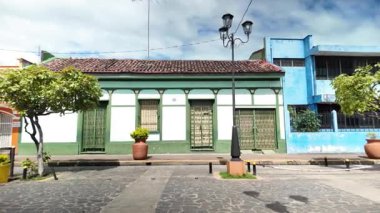 Granada Nikaragua sokaklarında yürüyün, Orta Amerika 'daki tarihi binaları ve canlı toplum yaşamını gözlemleyin..