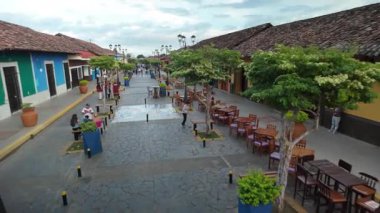 Granada Nikaragua 'nın sömürge caddelerinde yürüyün, mimariyi, yerel dükkanları ve Orta Amerika' daki günlerinin tadını çıkarın..