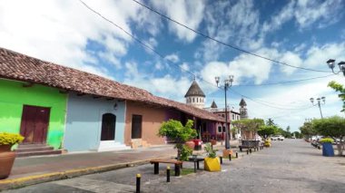 Granada, Nikaragua 'da dolaşın ve renkli evler, tarihi mimari ve Orta Amerika' daki yerel hayatı görün..