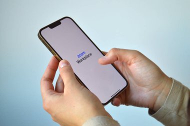 Varşova, Polonya - 5 Şubat 2026: Ekranda belirgin bir şekilde 