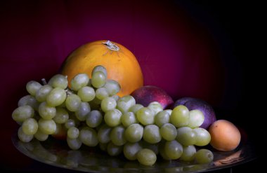 Kırmızı natürmort