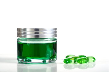 damla beyaz zemin üzerine yeşil jel kavanoz