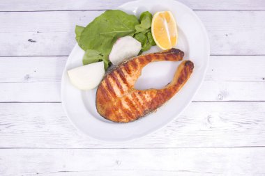 Izgara somon masa üstü görünümü