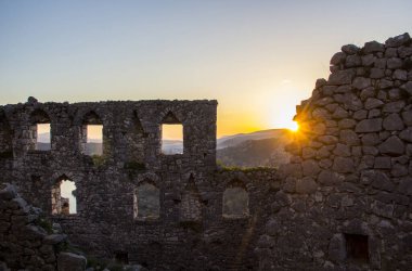 Kale Pencereleri ve Günbatımı - Mostar, Bosnai