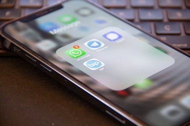  İleti Uygulamaları - Sosyal ağ sohbet uygulaması (Whatsapp, Sinyal, Telegram, Bip)