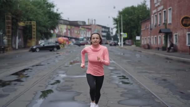 Soustředěný evropský postup vpřed. Koncept soustředění a soustředění. Na cestě k úspěchu a dosažení cílů. — Stock video