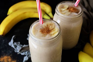 Arka planda Muzlu Çikolatalı Smoothie 'ler, kapatın.