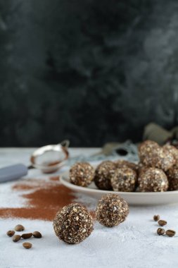 Yulaf ve Tarihli Mocha Enerji Topları