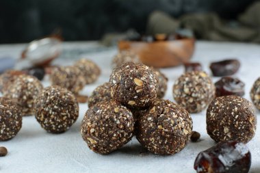 Yulaf ve Tarihli Mocha Enerji Topları