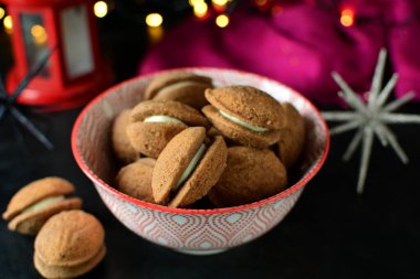 Tatil Cevizi Şekilli Kurabiyeler arka planda, kapatın