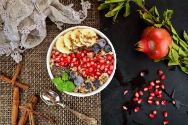 Gece Tarçınlı Yulaf, nar tohumu ve yabanmersini.