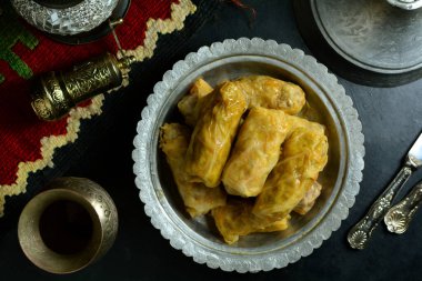 Arka planda lahana ruloları, kapatın.