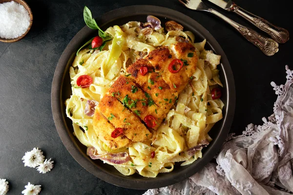 Ev yapımı Alfredo Tavuk Fettucine Tarifi