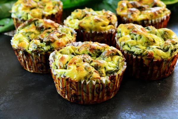 Keto Protein Kekleri, ıspanaklı, yumurtalı, badem unlu ve peynirli