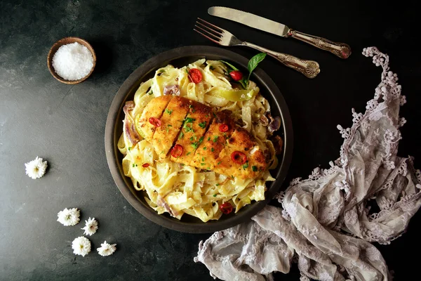 Ev yapımı Alfredo Tavuk Fettucine Tarifi