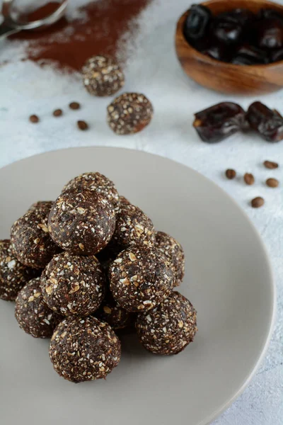 Yulaf ve Tarihli Mocha Enerji Topları