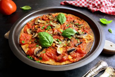 Vegan Düşük Karbonhidratlı Keto Tortilla Pizzası