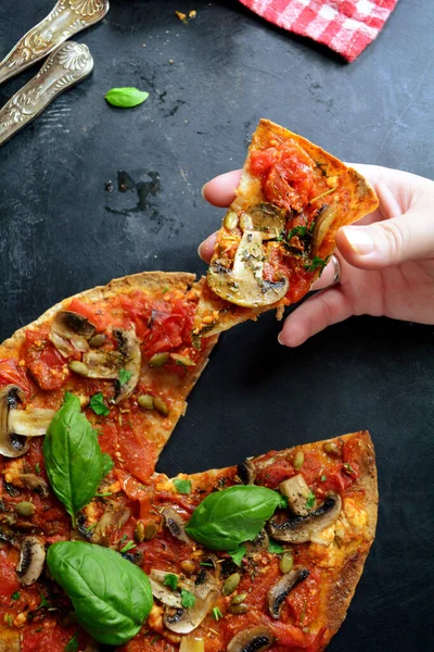 Vegan Düşük Karbonhidratlı Keto Tortilla Pizzası