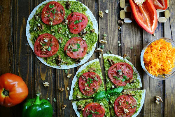 Vegan Düşük Karbonhidratlı Keto Tortilla Pizzası