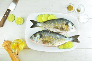 Grilled Sea Bream with Peppers and Mushrooms - recipe preparation photo