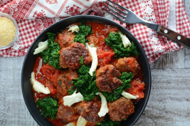 Düşük karbonhidratlı keto italyan köftesi.