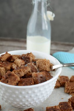 Badem unu ve tarçınlı ev yapımı Keto Diyet Gevreği 