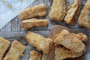 Arka planda keto patlıcan kızartması, kapat.