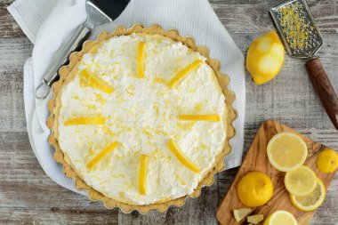 Arka planda lezzetli keto limonlu turta, kapat.