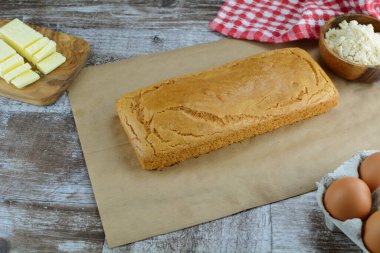 Arka planda badem unlu keto ekmeği, kapat