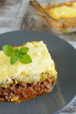 Arka planda keto düşük karbonhidratlı lazanya, kapat