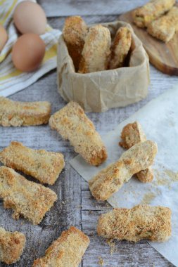 Arka planda keto patlıcan kızartması, kapat.