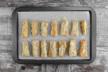 Arka planda keto patlıcan kızartması, kapat.