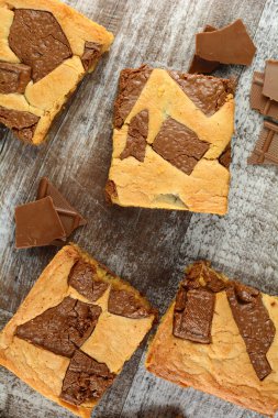 Sağlıklı keto düşük karbonhidratlı sarışınlar sağlıklı bir bayram tatlısıdır.