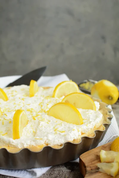 Arka planda lezzetli keto limonlu turta, kapat.