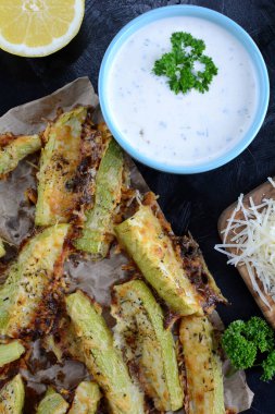 Arka planda Keto Diyet Kabağı Kızartmaları, kapatın