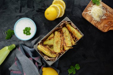 Arka planda Keto Diyet Kabağı Kızartmaları, kapatın