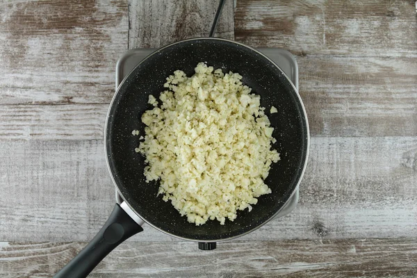 Ovanifrån Att Förbereda Blomkål Ris — Stockfoto