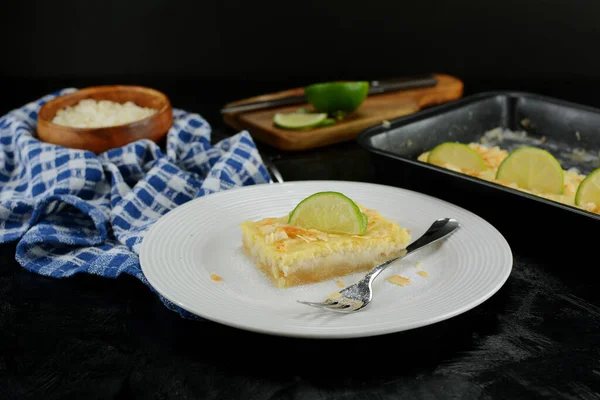 Arka plandaki keto kireç çubukları, kapatın