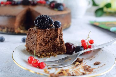 Arka planda çikolatalı kek, kapat.